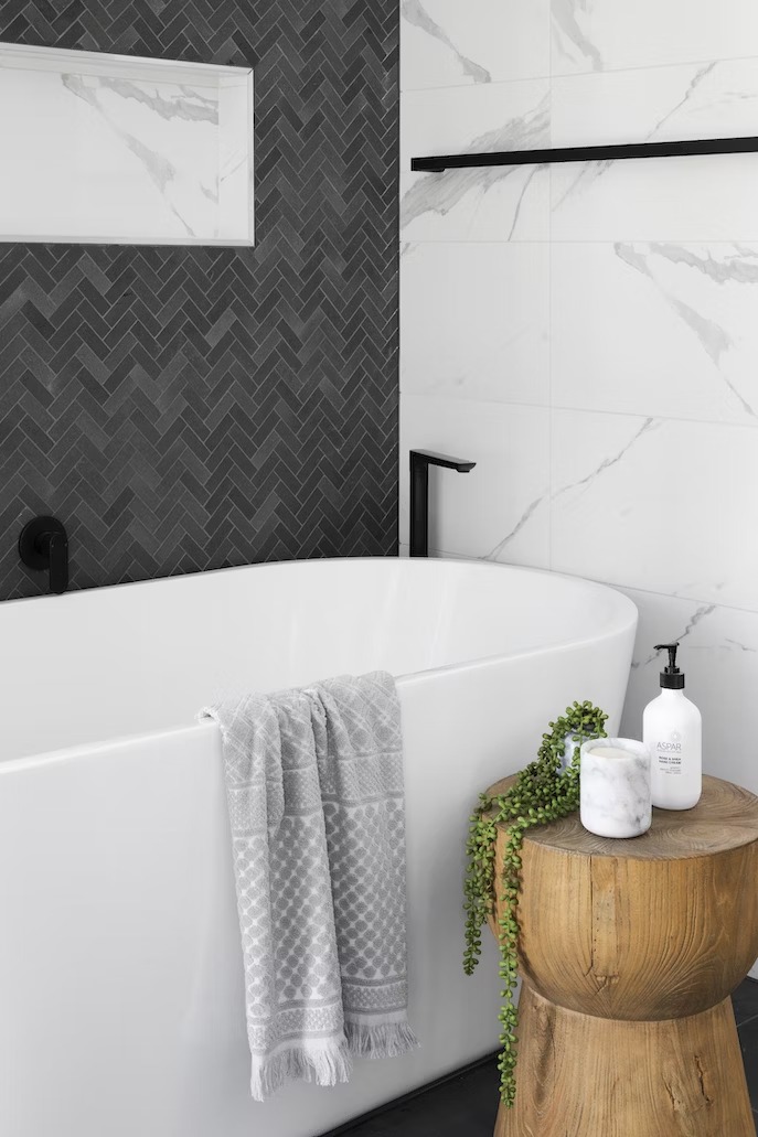 Empava 63" Contemporary Bathroom Freestanding White Color Acrylic Bathtub Soaking SPA Tub