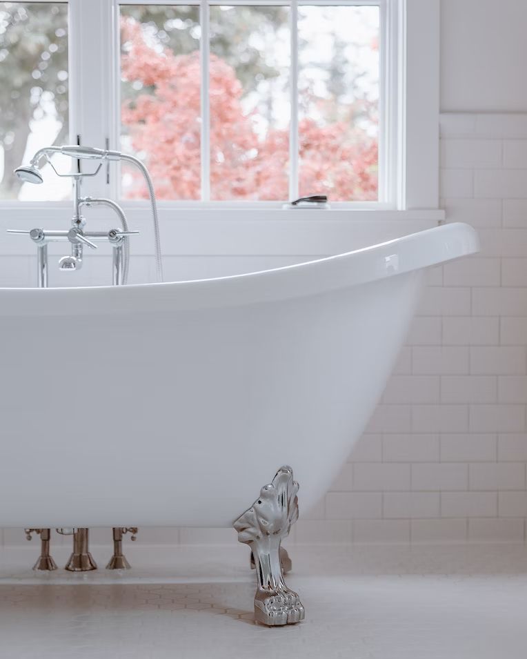 Empava 63" Contemporary Bathroom Freestanding White Color Acrylic Bathtub Soaking SPA Tub