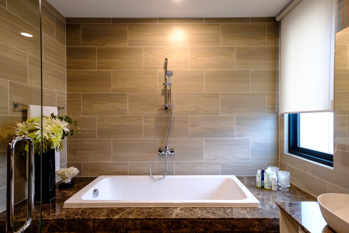 2023 The latest multifunctional hotel bathtub